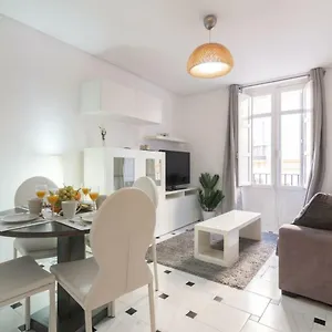 https://apartamentos-bolsa-larios.1costadelsol.com